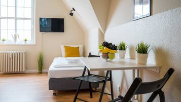 مكتب وواي فاي مجانًا وملاءات أسرّة