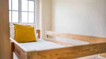 Familien-Vierbettzimmer | Schreibtisch, kostenloses WLAN, Bettwäsche