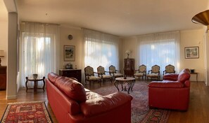 TV, fotballspill og bordtennis