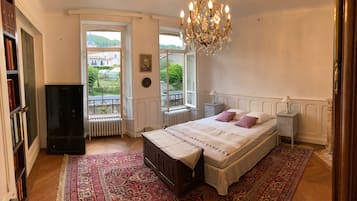 6 bedrooms, iron/ironing board, free WiFi, bed sheets