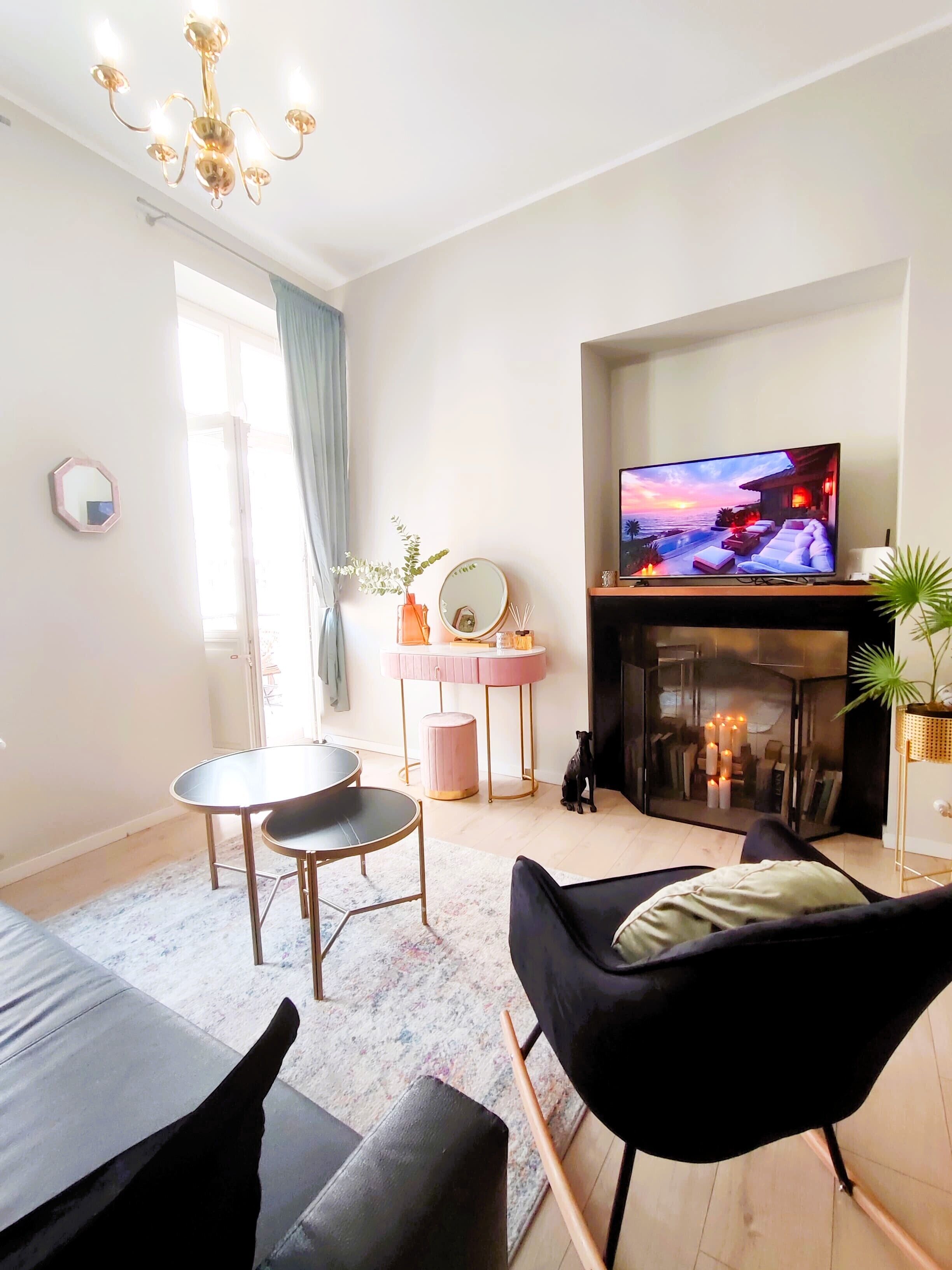 Apartamento básico | Cortinas opacas, tabla de planchar con plancha, wifi gratis