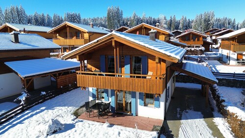 Komfortables Ferienhaus mit Kamin, Balkon und Garten nahe Lechbruck am See