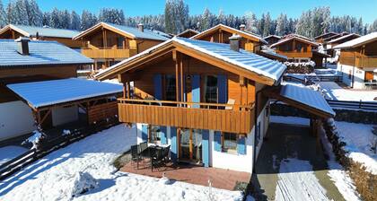 Komfortables Ferienhaus mit Kamin, Balkon und Garten nahe Lechbruck am See