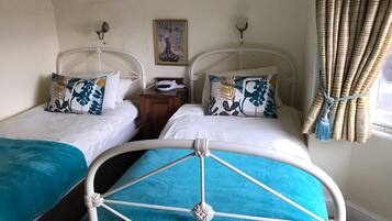 Twin Room | Individually decorated, individually furnished, desk, laptop workspace