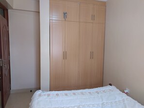 1 bedroom, desk, iron/ironing board, free WiFi - Luxe Home (the place to relax and/or work) which is an apartment (Kisii)