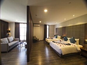 In-room safe, desk, blackout curtains, soundproofing - Goldenbay Hotel (Bintulu)