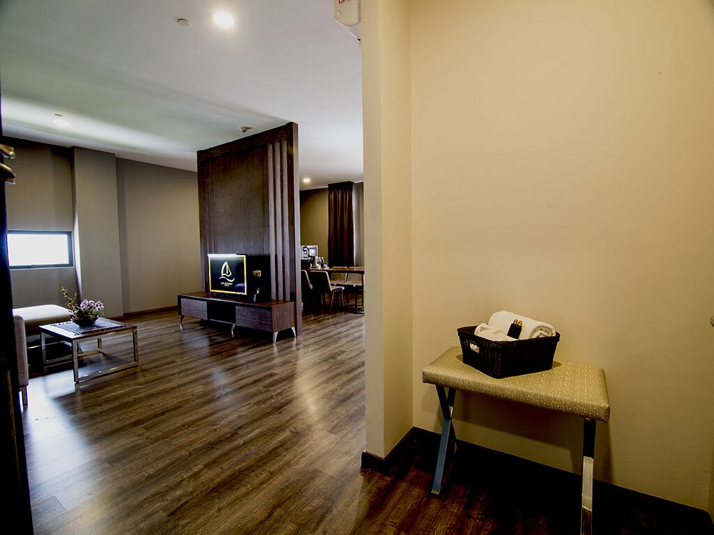 family suite b | in-room safe, desk, blackout curtains, soundproofing