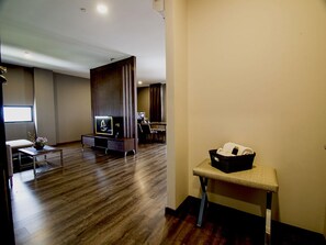 In-room safe, desk, blackout curtains, soundproofing - Goldenbay Hotel (Bintulu)