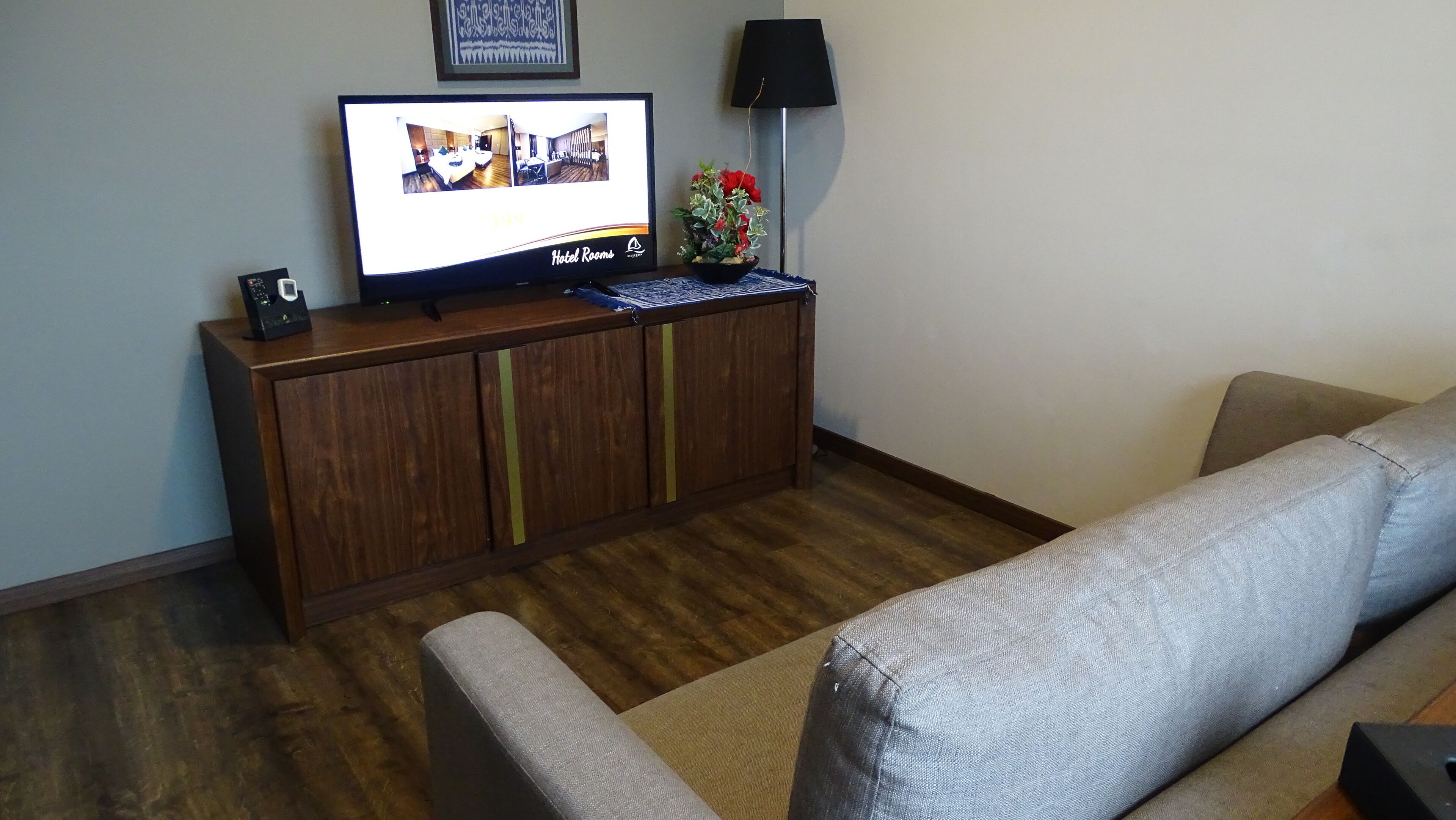 supreme king | living room | flat-screen tv