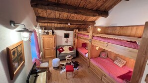 1 bedroom, bed sheets