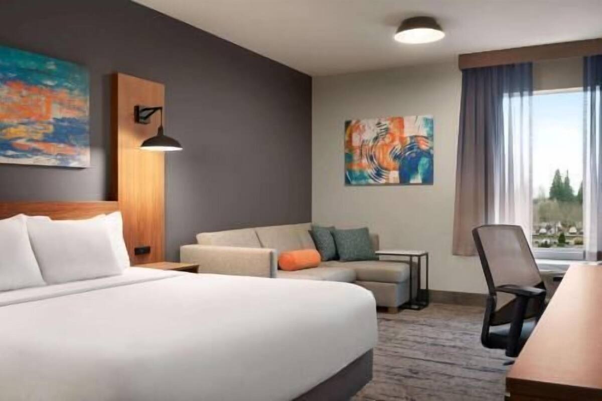 Blackout drapes, iron/ironing board, free WiFi, bed sheets