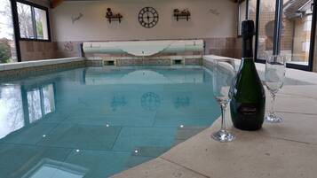 Piscina interna, piscina aquecida