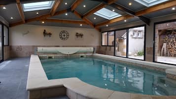 Indendørs pool, opvarmet pool
