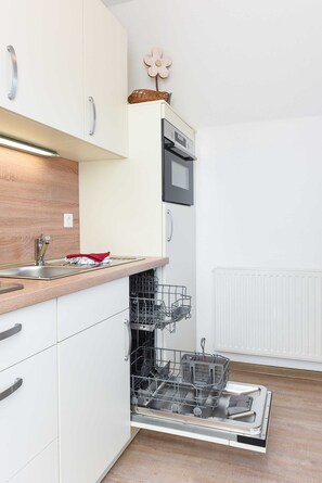 Fridge, oven, dishwasher