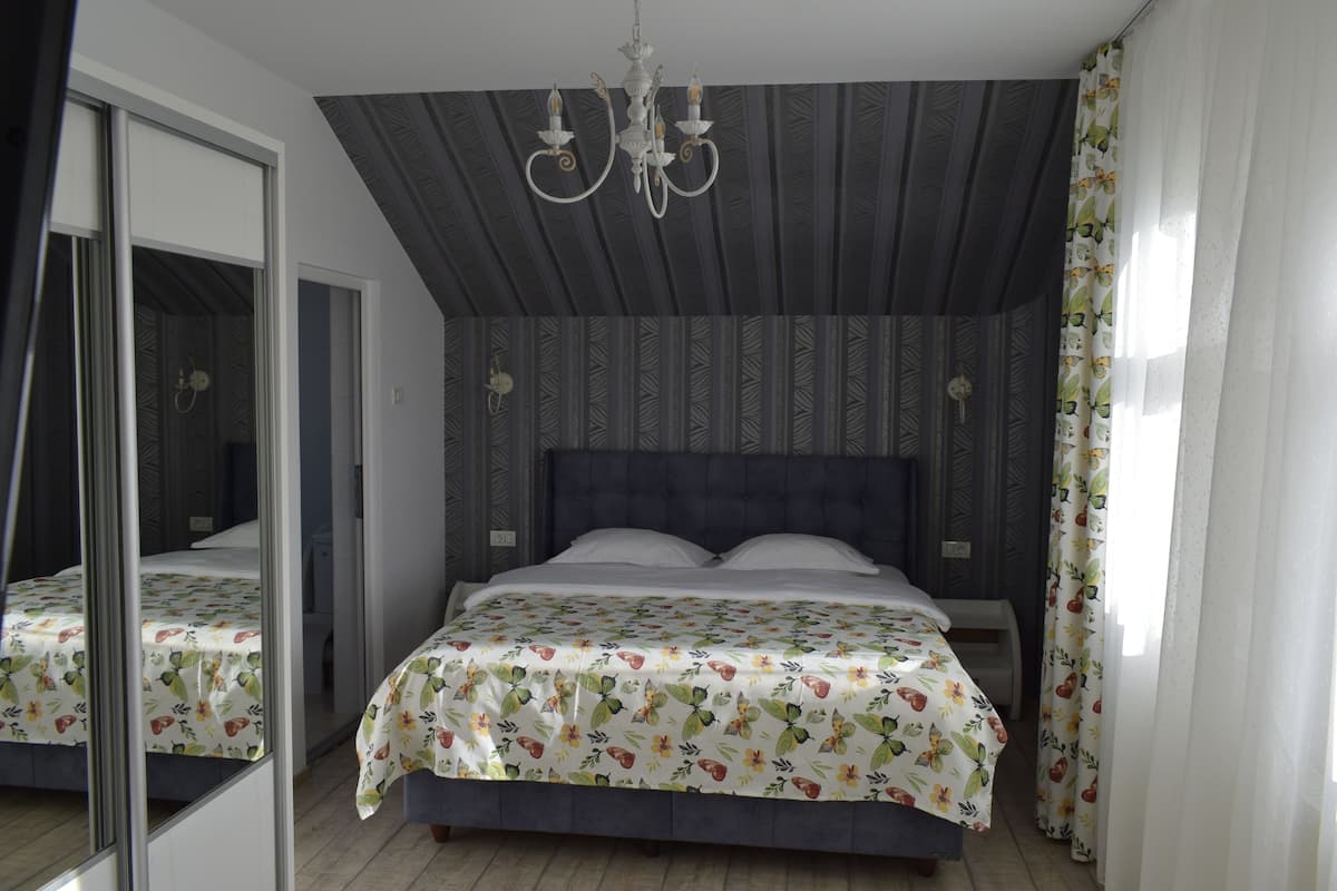 Habitación doble superior | Ropa de cama de alta calidad, minibar, escritorio y insonorización