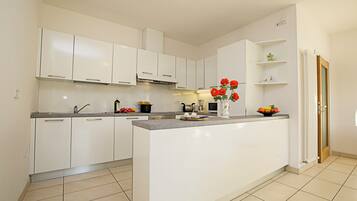 Familienapartment, Mehrere Schlafzimmer (Torbole Relax, Pool & Balcony) | Eigene Küche