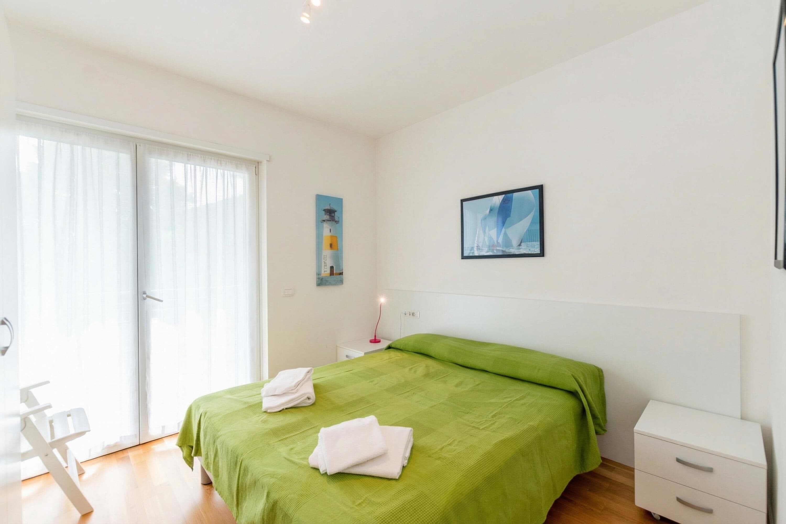 Familjelägenhet - flera sovrum (Torbole Relax, Pool & Balcony) | 1 sovrum, strykjärn/strykbräda och sängkläder