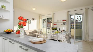 Familienapartment, Mehrere Schlafzimmer (Torbole Relax, Pool & Balcony) | Speisen