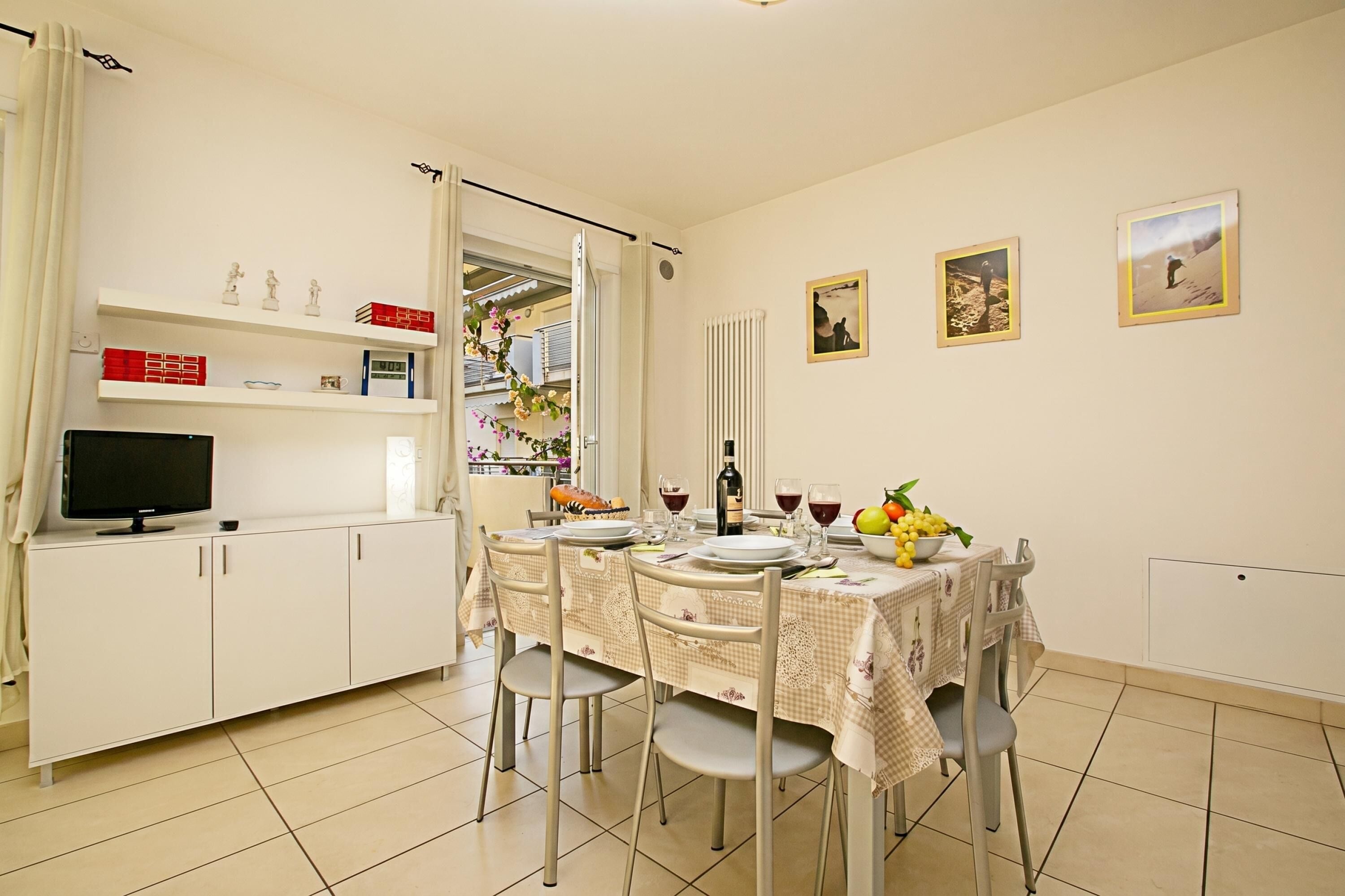 Family Apartment, Multiple Bedrooms (Torbole Relax, Pool & Balcony) | Dining