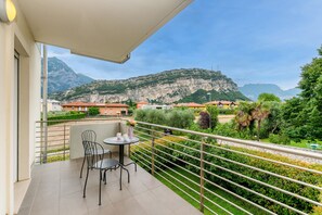 Familjelägenhet - flera sovrum (Torbole Relax, Pool & Balcony) | Terrass/Patio