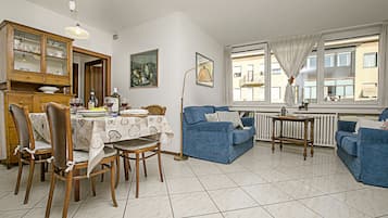 Appartement Familial, plusieurs chambres (Riva Centro Apartment) | Restauration