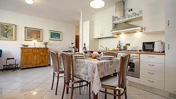 Family Apartment, Multiple Bedrooms (Riva Centro Apartment) | Private kitchen | Full-sized fridge, microwave, oven, stovetop