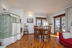 Apartamento familiar, varias habitaciones, 2 baños (Paulie Apartment) | Restauración