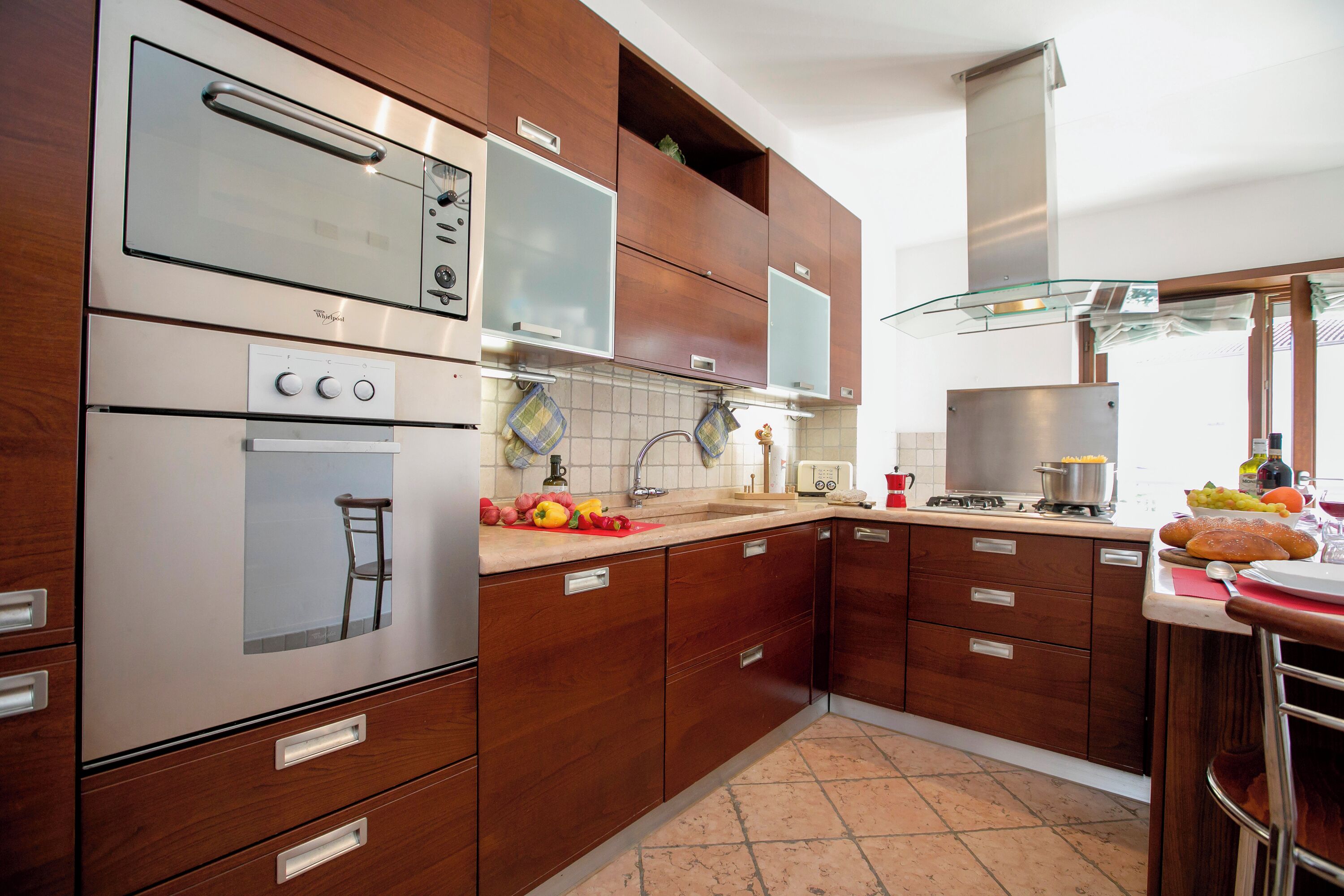 Family Apartment, Multiple Bedrooms, 2 Bathrooms (Paulie Apartment) | Private kitchen | Full-size fridge, microwave, oven, stovetop