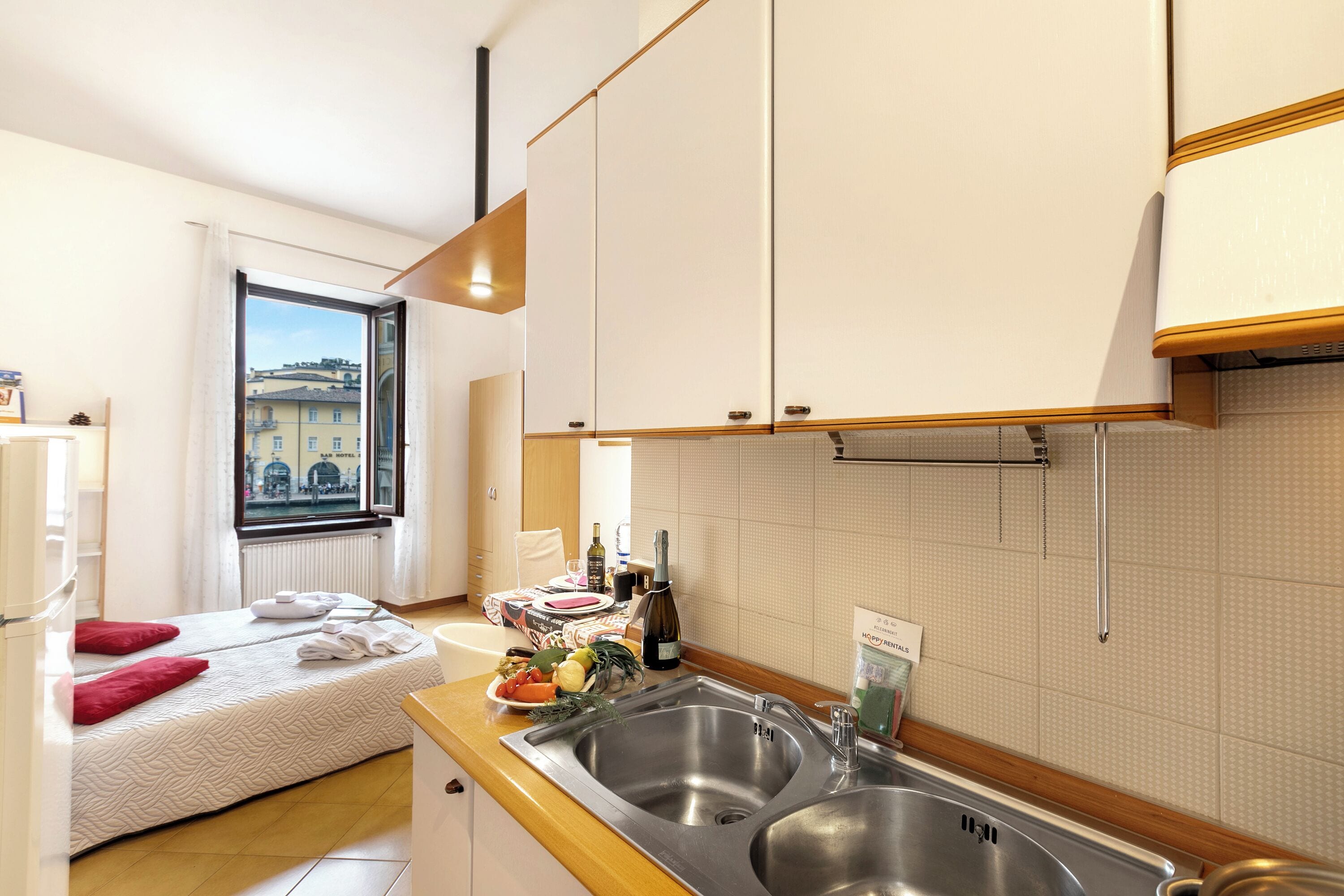 Căn hộ dành cho gia đình, nhiều phòng ngủ, cạnh hồ (Lake View Historical Center Apartment) | Bếp riêng | Tủ lạnh, lò vi sóng, bếp nấu, ấm điện 