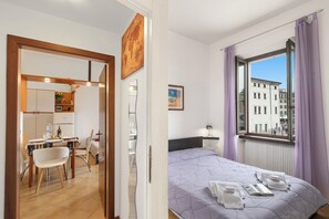 Family Apartment, Multiple Bedrooms, Lakeside (Lake View Historical Center Apartment) | 1 bedroom, bed sheets