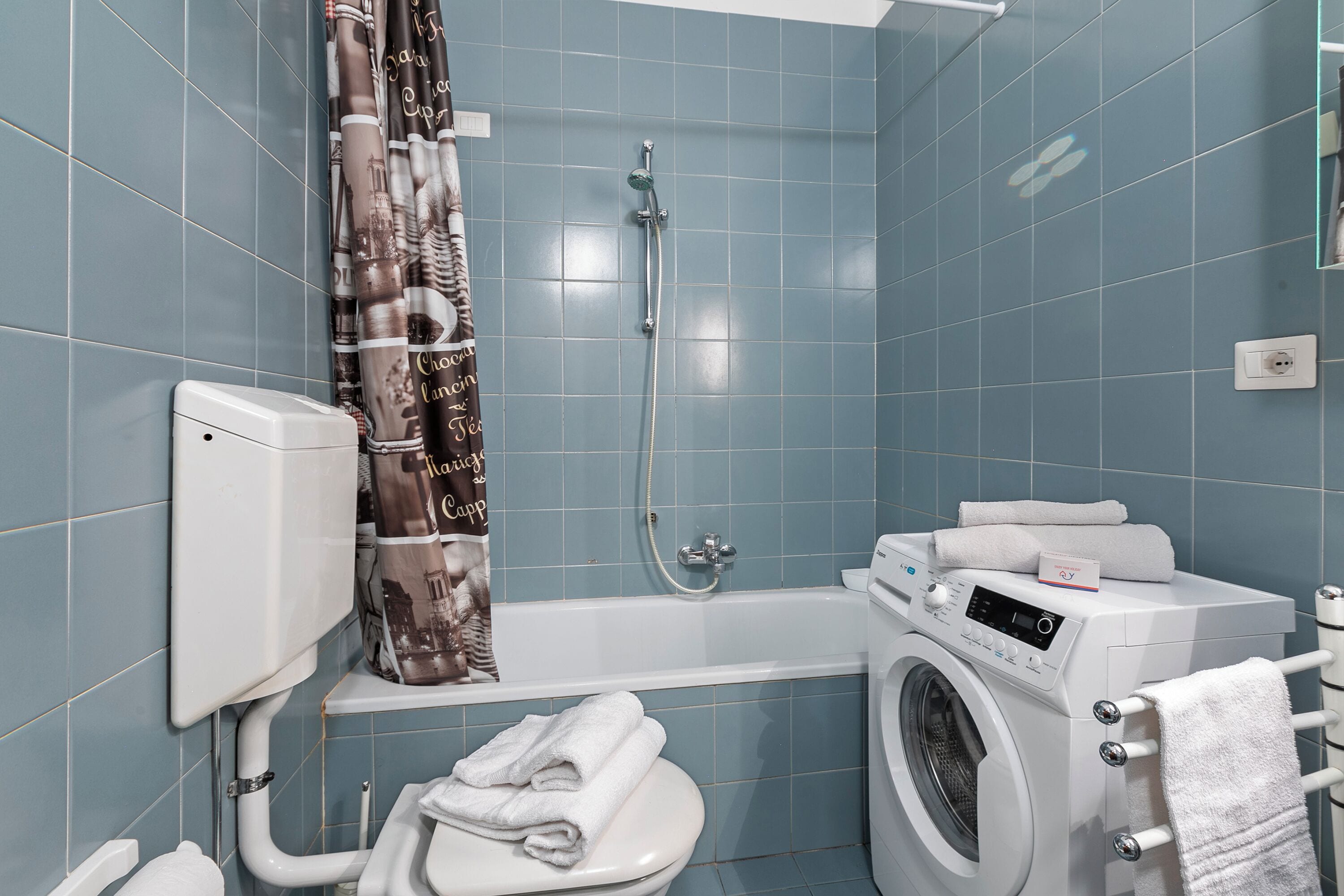 Family Apartment, Multiple Bedrooms, Lakeside (Lake View Historical Center Apartment) | Bathroom | Combined shower/tub, rainfall showerhead, hair dryer, bidet