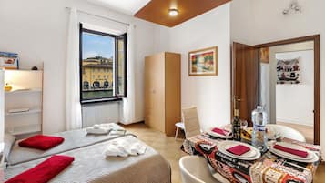 Familie appartement, meerdere slaapkamers, aan het meer (Lake View Historical Center Apartment) | Dineren