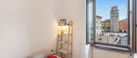 Appartement familial, plusieurs chambres, au bord du lac (Lake View Historical Center Apartment) | 1 chambre, literie fournie