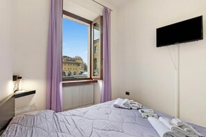 Family Apartment, Multiple Bedrooms, Lakeside (Lake View Historical Center Apartment) | 1 bedroom, bed sheets