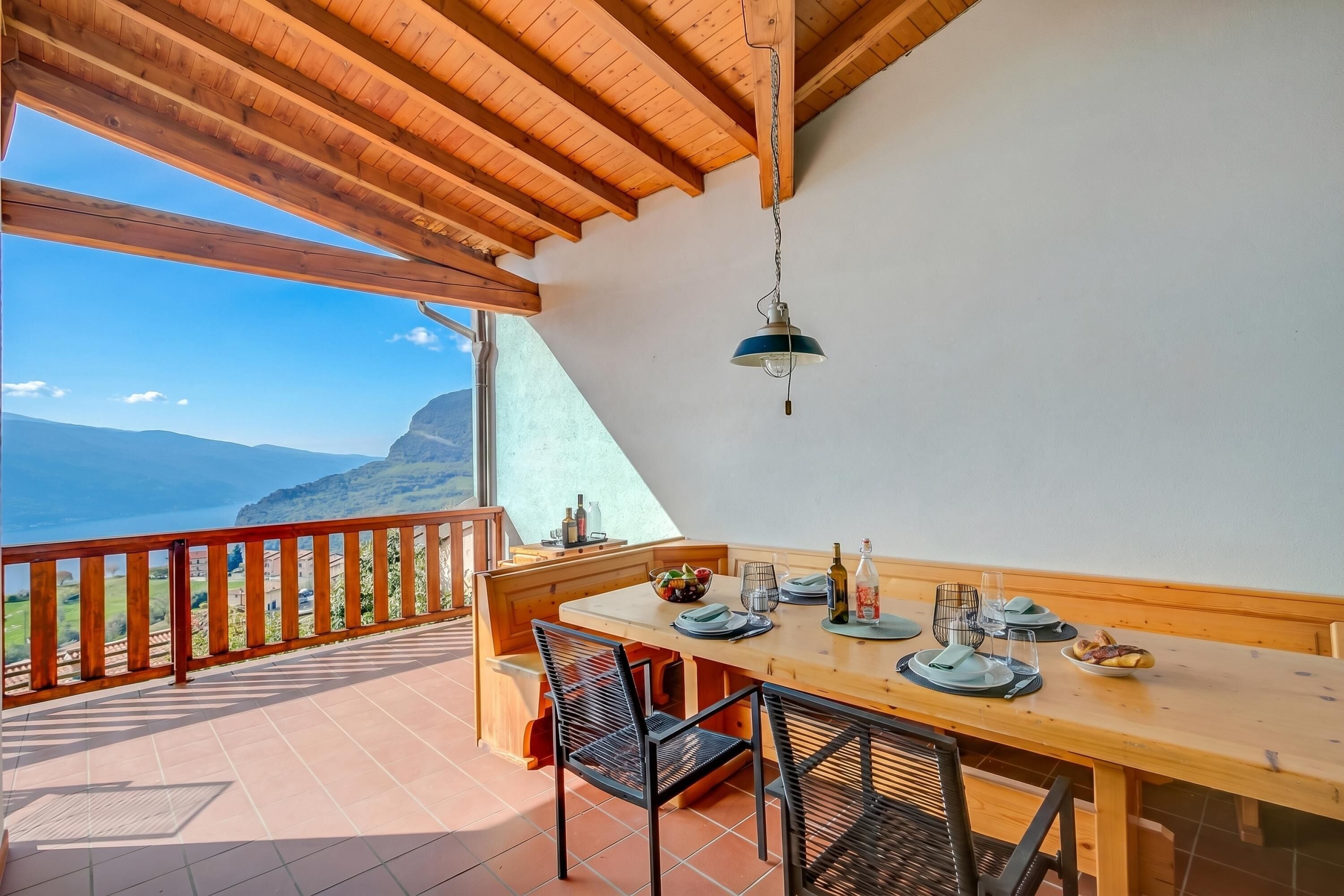 Familie appartement, meerdere slaapkamers, uitzicht op gebergte (Balcone sul Lago) | Buiten dineren