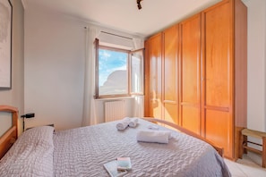 2 quartos, ferros/tábuas de passar roupa, Wi-Fi de cortesia