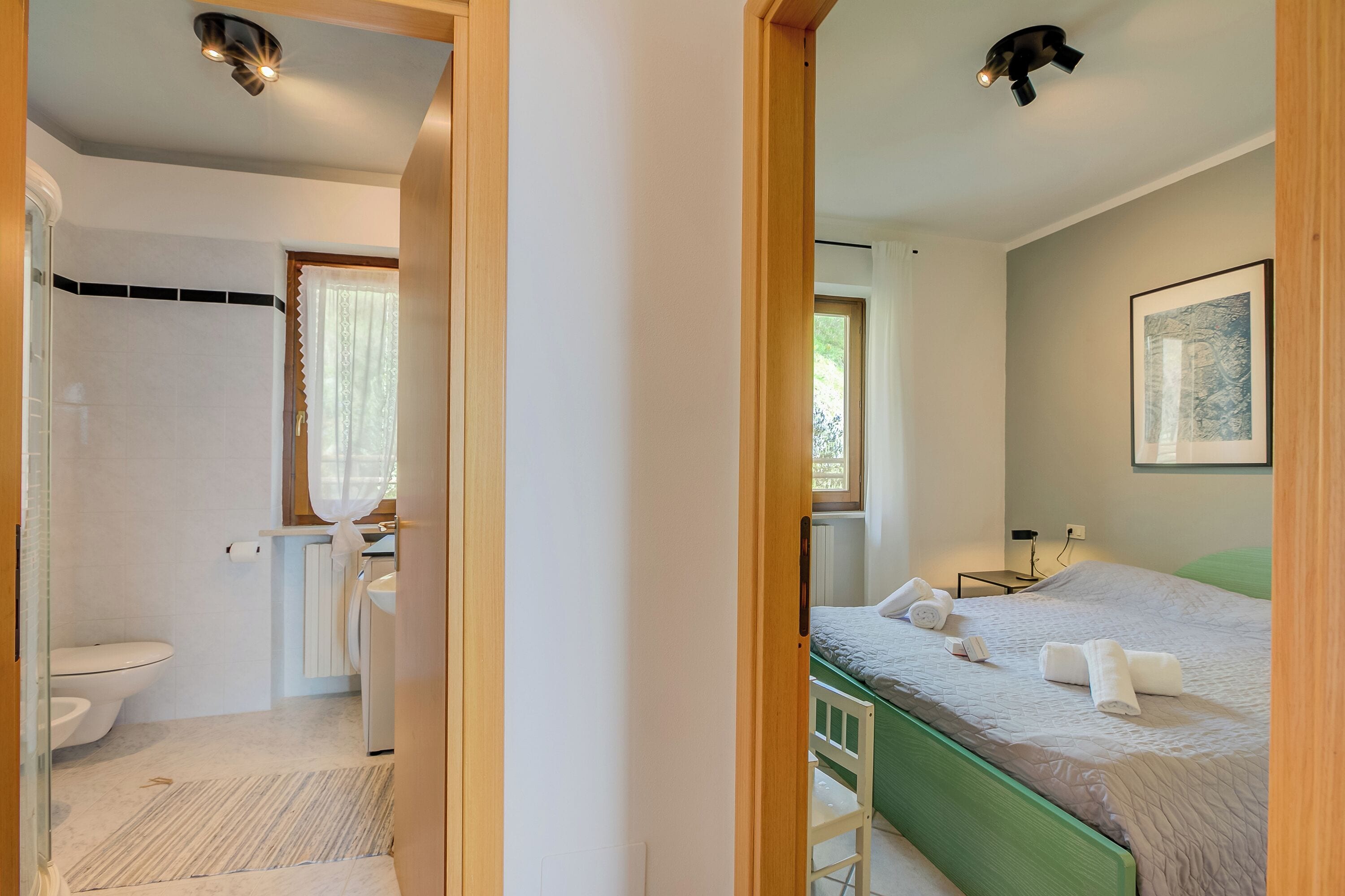Familienapartment, Mehrere Schlafzimmer, Bergseite (Balcone sul Lago) | 2 Schlafzimmer, Bügeleisen/Bügelbrett, kostenloses WLAN, Bettwäsche