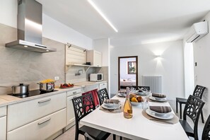 Standard Apartment, Multiple Bedrooms (Residenza Al Ponte 2) | Private kitchen | Full-size fridge, microwave, oven, stovetop