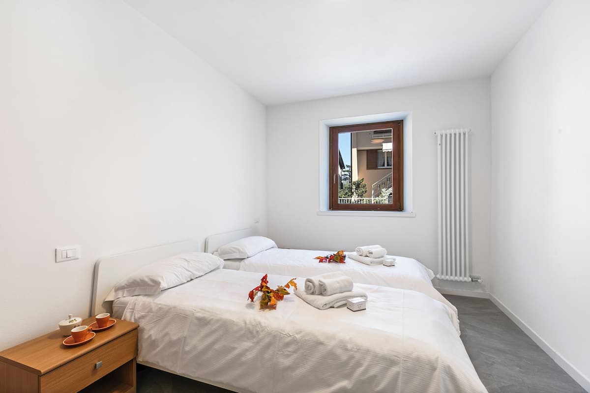 Standard Apartment, 2 Bedrooms (Residenza Al Ponte 2) | 2 bedrooms, iron/ironing board, free WiFi, bed sheets