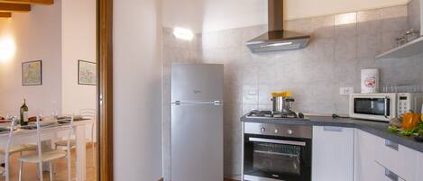 Family Apartment, Multiple Bedrooms (Residenza al Ponte) | Private kitchen | Full-sized fridge, microwave, oven, stovetop