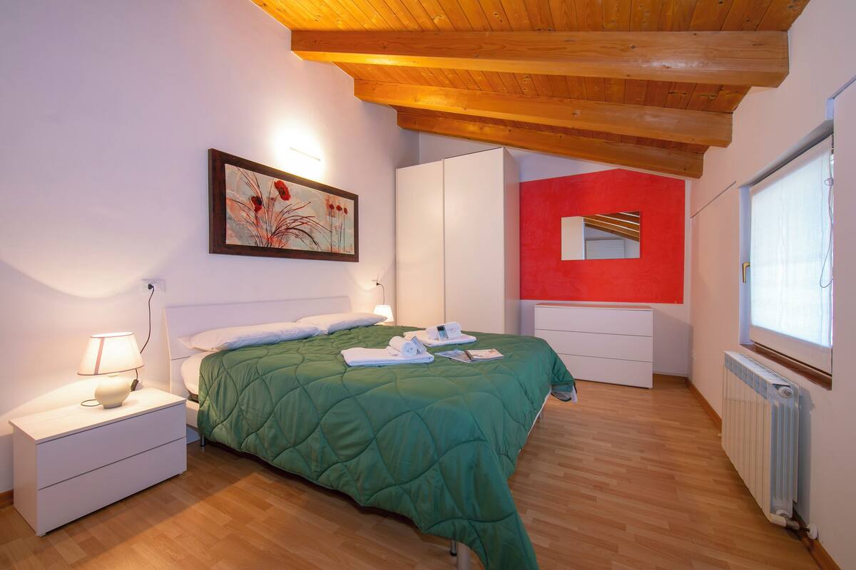 Familienapartment, Mehrere Schlafzimmer (Residenza al Ponte) | 2 Schlafzimmer, Bügeleisen/Bügelbrett, kostenloses WLAN, Bettwäsche