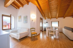 Family Apartment, Multiple Bedrooms (Residenza al Ponte) | Living area