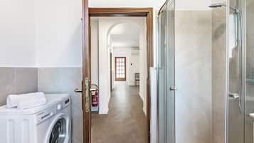 Standard Apartment, Multiple Bedrooms (Residenza Al Ponte 2) | Bathroom
