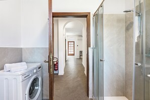 Standard Apartment, Multiple Bedrooms (Residenza Al Ponte 2) | Bathroom | Shower, rainfall showerhead, hair dryer, bidet - Residenza al Ponte (Arco)