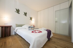 Family Apartment, Multiple Bedrooms (Charm apartment) | 2 bilik tidur, Wi-fi percuma, cadar katil 