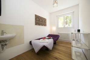 Family Apartment, Multiple Bedrooms (Charm apartment) | Bathroom | Shower, rainfall showerhead, hair dryer, towels - Charm apartment (Ascona)