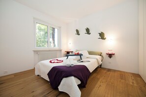 Family Apartment, 2 Bedrooms, Microwave (Charm apartment) | 2 bedrooms, free WiFi, bed sheets