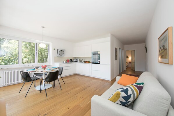 Family Apartment, Multiple Bedrooms (Charm apartment) | Interior