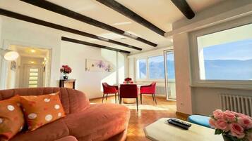 Family Apartment, 2 Bedrooms, Balcony (On the Lake 2BR with Garage in Porto) | Living area | 22-inch flat-screen TV with cable channels, TV, fireplace