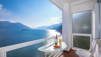 Family Apartment, 2 Bedrooms, Balcony (Lake view 2 bedroom in Porto Ronco) | Outdoor dining
